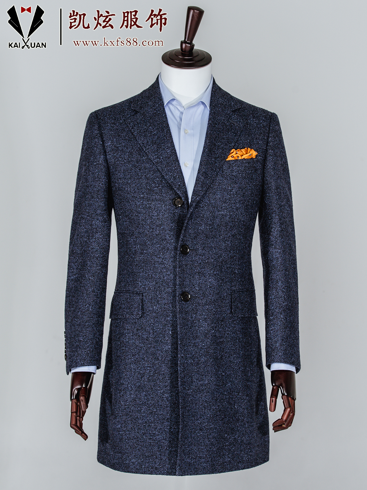 深藍色粗花呢大衣